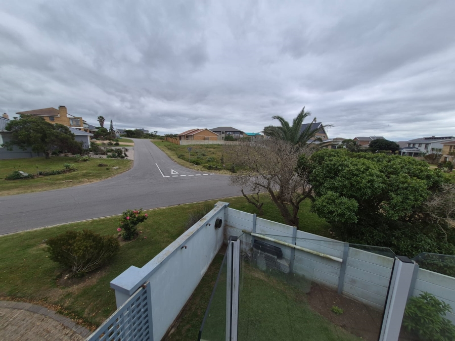 3 Bedroom Property for Sale in Boggomsbaai Western Cape